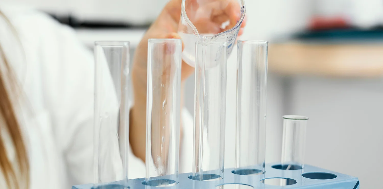 Полный лабораторный анализ воды — пробы на 70+ параметров, включая пестициды, радионуклиды и бактерии